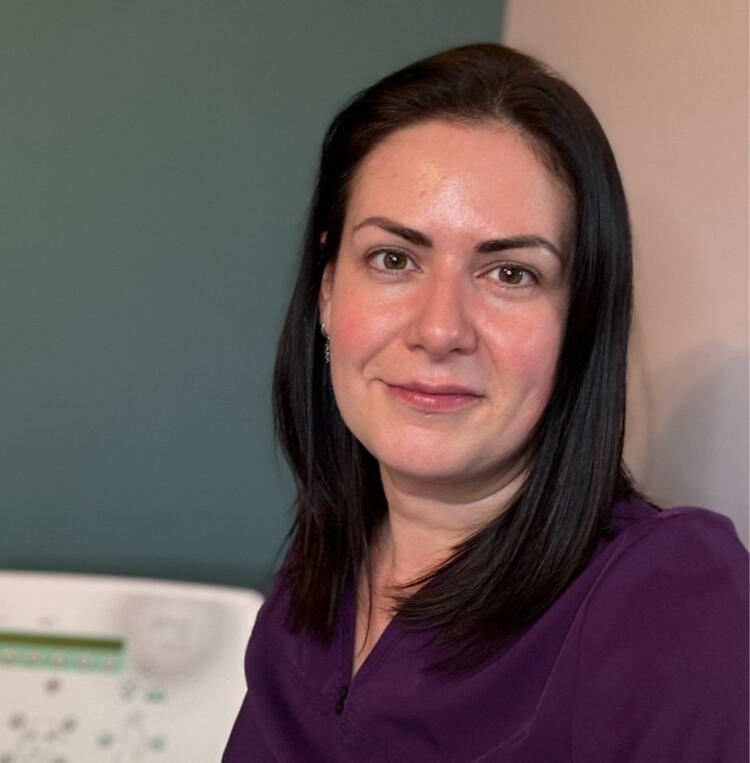 Portrait of Kitti Majoran with her Marketing 2.0 award sleve on the bottom left corner of the picture.