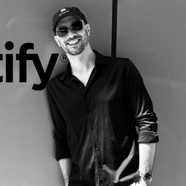 Portrait of Kitti's client, Alex Lister.